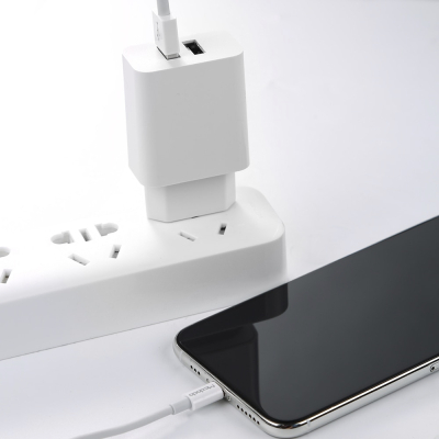Сетевое ЗУ Mcdodo CH-672, 12 ватт, 2 выхода: USB-A + Кабель USB-A → Lightning, длина 1 м (Сетевое ЗУ + кабель Mcdodo Белый)